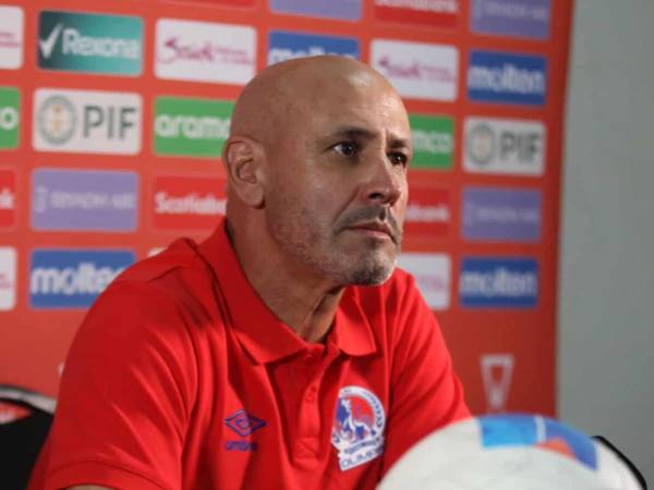 Eduardo Espinel atendió a los medios de comunicación.