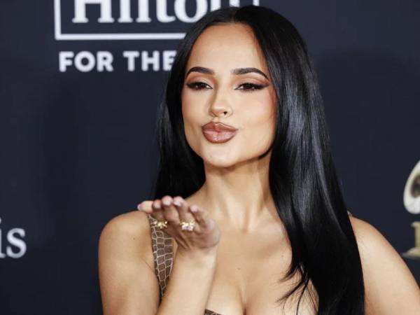 “Estas canciones son mis cartas y el tracklist es mi mejor jugada —añadió—. Ahora el deck es de ustedes”, posteó Becky G en su cuenta de Instagram.