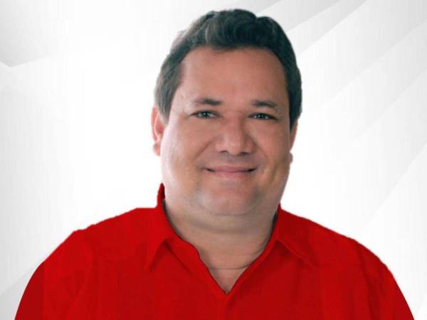 Elencoff es diputado del Partido Liberal por el departamento de Colón.