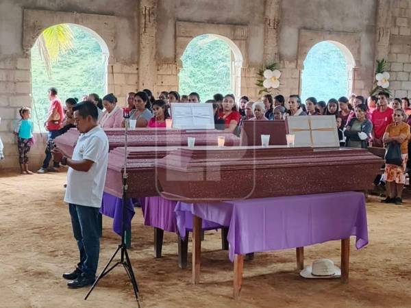 Así fue el último adiós de los cuatro miembros de una misma familia que perdieron la vida, entre ellos dos menores de edad.