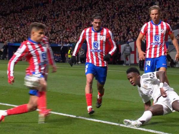 Al Real Madrid no se le sancionó una clara acción de penal en el duelo ante Atlético.