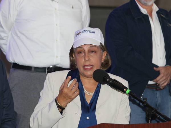 Anabel Gallardo, presidenta del Cohep, durante un evento oficial.