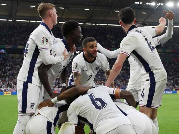 Jugador se retira de la Selección de Inglaterra a pocos meses del inicio del Mundial 2026.