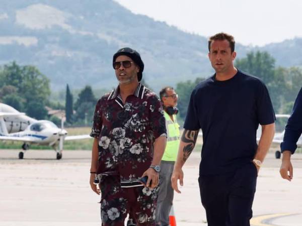 Ronaldinho Gaúcho ha vuelto a sacudir al mundo del fútbol. A sus 46 años, el legendario exjugador brasileño decidió dejar atrás el retiro y volver a vincularse con el fútbol.