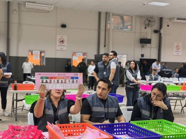 Ya comenzó el recuento de actas del municipio de La Villa de San Antonio, como parte del proceso de revisión de las impugnaciones presentadas ante el Tribunal de Justicia Electoral.