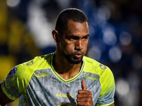 Jerry Ricardo Bengtson se ha convertido en tendencia en las redes sociales luego de protagonizar un altercado en la calle con un influencer, situación que rápidamente generó reacciones y comentarios entre los usuarios.