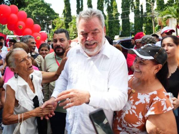 El alcalde de San Pedro Sula, Roberto Contreras, recorrió diferentes sectores de la ciudad durante la jornada electoral del 30 de noviembre de 2025, recibiendo el apoyo y muestras de afecto de la población.