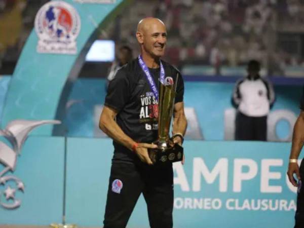 Espinel toma ventaja en los Premios DIEZ como mejor entrenador de la Liga Nacional