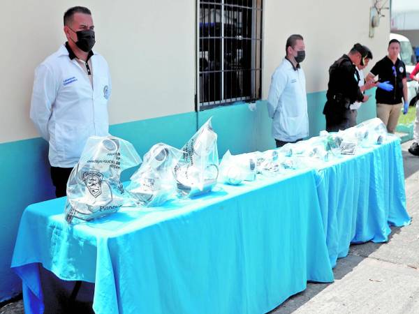 <b>Técnicos policiales explicaron que las 26 cámaras son de alta tecnología y que su costo ronda los 40,000 lempiras.</b>