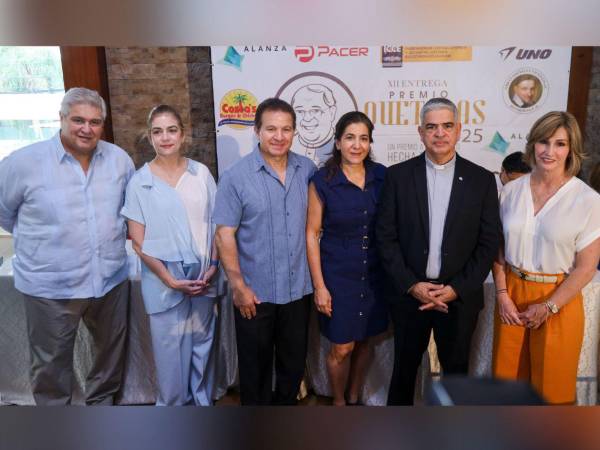 Juan Carlos Sabillón y Ruth Marie Canahuati de Sabillón; Jesús Canahuati y Giselle Zablah de Canahuati; Fausto Leonardo Henríquez e Irma de Molina. Parte de la junta directiva de la Fundación Osovi.