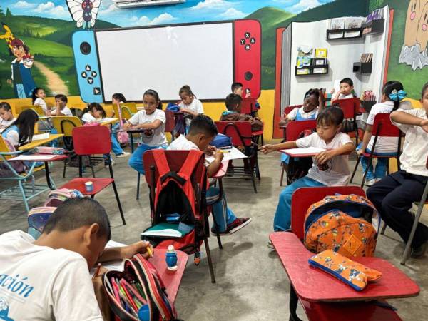 El horario reducido se establece en la jornada matutina de 7:00 a.m. a 11:00 a.m. y en la jornada vespertina de 1:00 p.m. a 5:00 p.m.