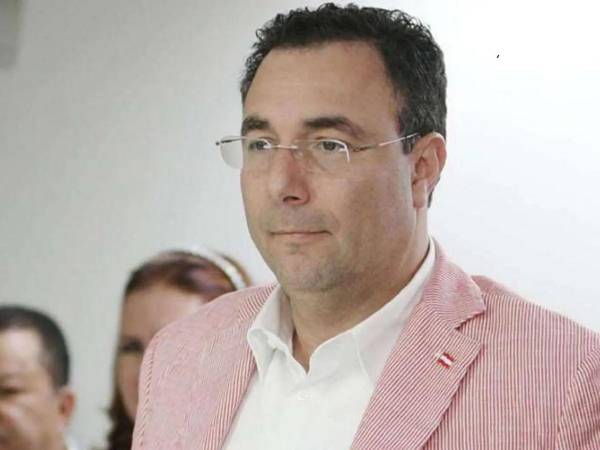 Ni la Constitución de la República ni la Ley Electoral de Honduras establecen que deba hacerse un recuento voto por voto cuando la diferencia entre candidatos sea menor que los votos nulos y blancos.