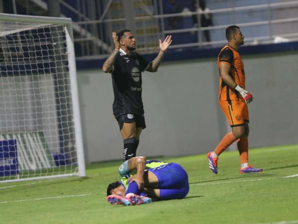 Rodrigo de Olivera se fue en blanco contra su exequipo Olancho FC.