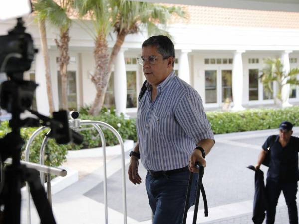 Rafael Villeda llegando a Curazao.