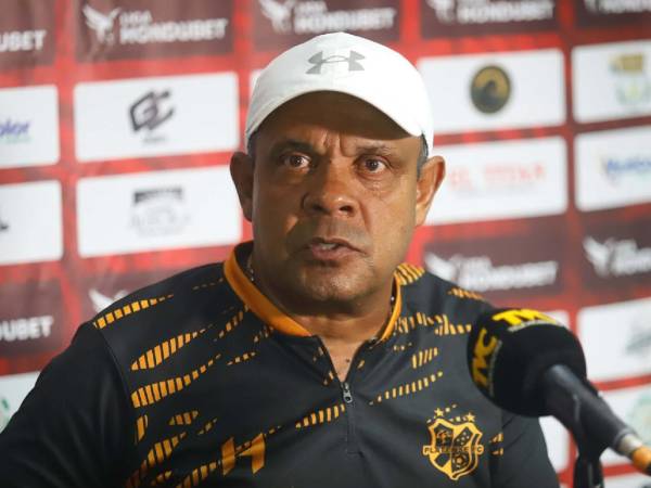 Raúl Cáceres en conferencia de prensa tras nueva derrota en el Apertura 2026.