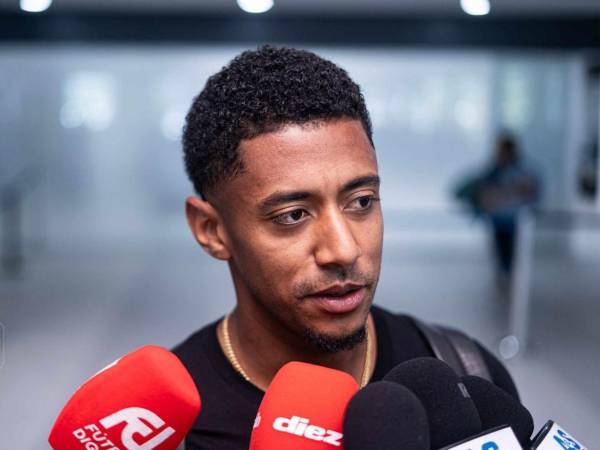 Choco Lozano dando declaraciones a los medios.