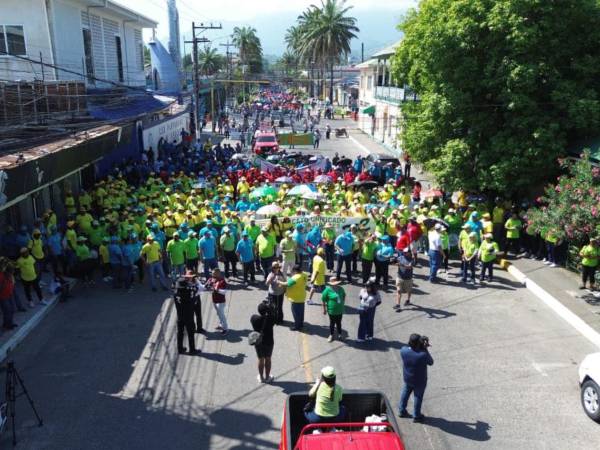 Bajo un sol ardiente y con el firme propósito de hacer escuchar su voz, más de treinta sindicatos del litoral Atlántico se movilizaron este 1 de mayo en conmemoración del Día del Trabajador.