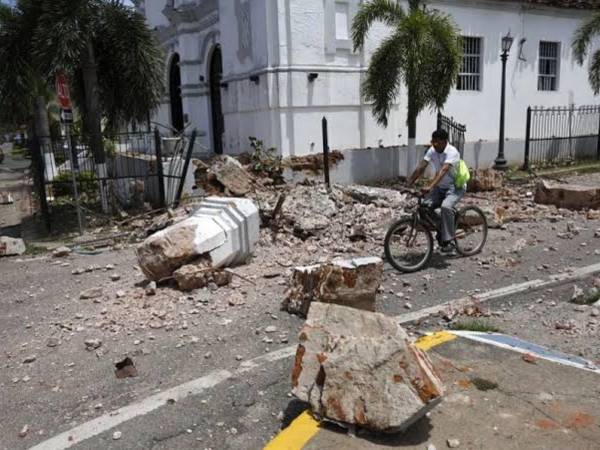 Los daños en la iglesia San Atanasio, ocasionados por el terremoto de magnitud 7,7 ocurrido el viernes 9 en La Villa de Los Santos, Panamá.