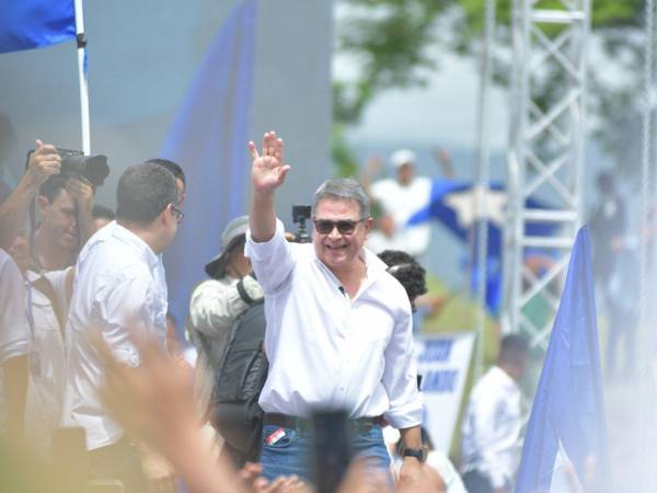 El expresidente hondureño en su regreso a Honduras, el domingo, en Comayagua.