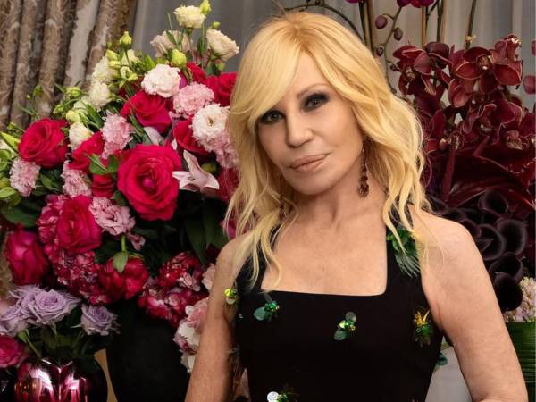 Donatella Versace llevó las riendas de Versace durante casi tres décadas, desde 1997 hasta marzo de 2025.