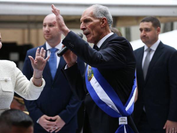 Nasry Asfura después de ser juramentado como presidente de la República de Honduras.