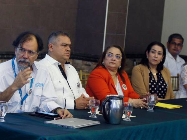 La ministra de Educación, Ivette Arely Argueta, aseguró que los despidos responden a un proceso de reorganización administrativa y no a razones políticas.