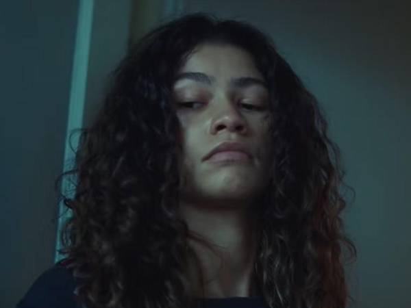 El tráiler presenta un salto temporal de cinco años desde el final de la segunda temporada.