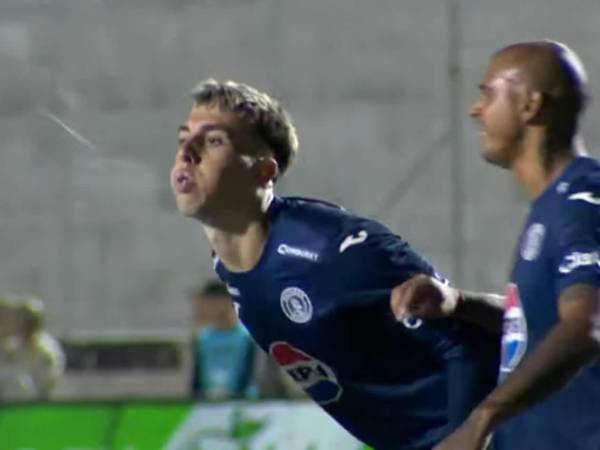 Rodrigo Auzmendi escupió e insultó a futbolista del Olimpia.