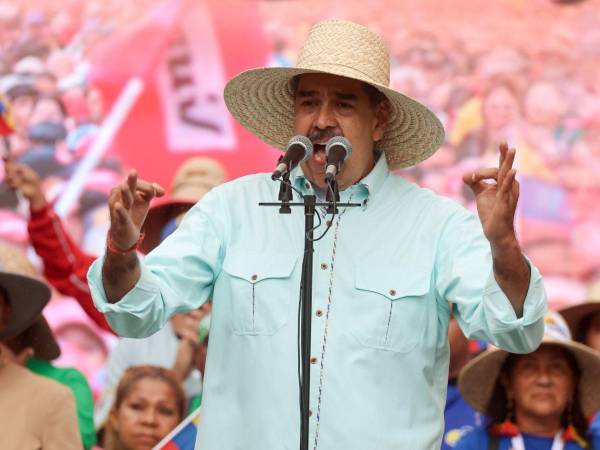 La popularidad de Maduro se vio muy afectada además por la difícil situación económica, una inflación galopante, la caída de los precios del petróleo.