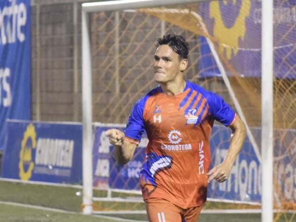 Roberto Moreira hace historia y guía a UPNFM a la remontada sobre Juticalpa