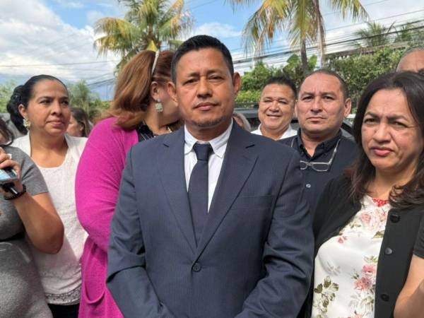 José Roberto López, quien había sido nombrado recientemente como director departamental de Educación en Cortés, presentó este día su renuncia al cargo.