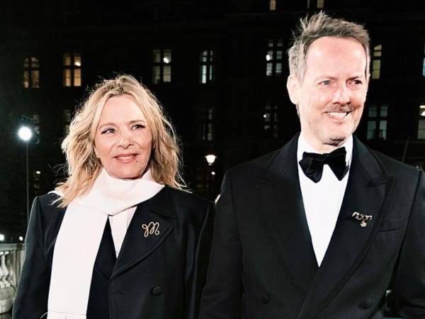 Kim Cattrall, actriz de Sex and the City, con su ahora esposo Russell Thomas.