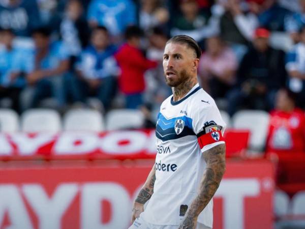 Sergio Ramos fue titular y capitán en el Monterrey en el inicio de temporada.