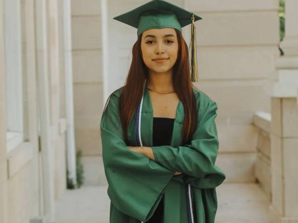 Allison Bustillo Chinchilla, de 20 años de edad, ha residido durante más de una década en ese país.