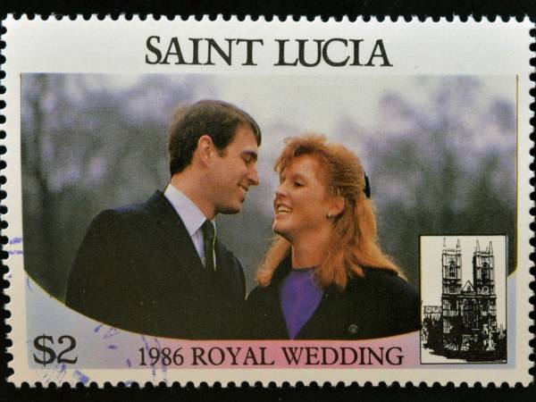 Desde su divorcio en 1996, el entonces príncipe Andrés —hoy Andrew Mountbatten-Windsor— y Sarah Ferguson han alimentado durante décadas la especulación sobre una posible reconciliación formal. Aunque separados legalmente, continuaron compartiendo residencia en Royal Lodge y proyectando una cercanía poco habitual en la realeza británica.