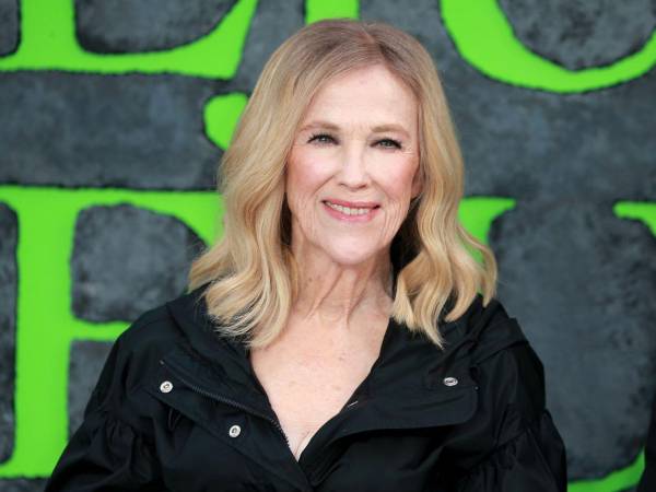 Catherine O'Hara, quien interpretó a Kate McCallister, la madre de Kevin en Mi Pobre Angelito (Home Alone); murió este 30 de enero a los 71 años de edad. La noticia fue confirmada por TMZ, aunque no se han revelado las causas.
