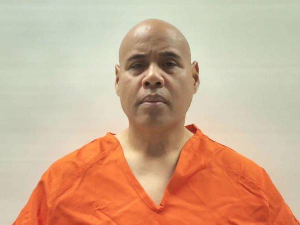 Christian Castro, agente de ICE, fue acusado por un jurado federal de seis delitos relacionados con el disparo contra un migrante venezolano.