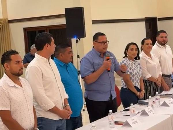 Siete regidores de la actual Corporación Municipal participaron ayer en la reunión que se celebró en la Cámara de Comercio de El Progreso.