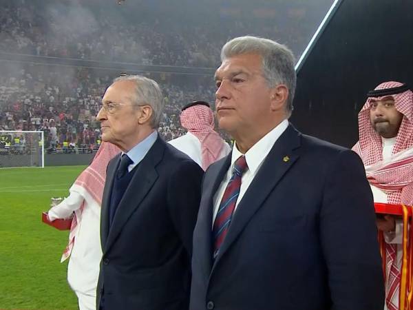 Joan Laporta y Florentino Pérez, juntos para las premiaciones de la final de la Supercopa de España.