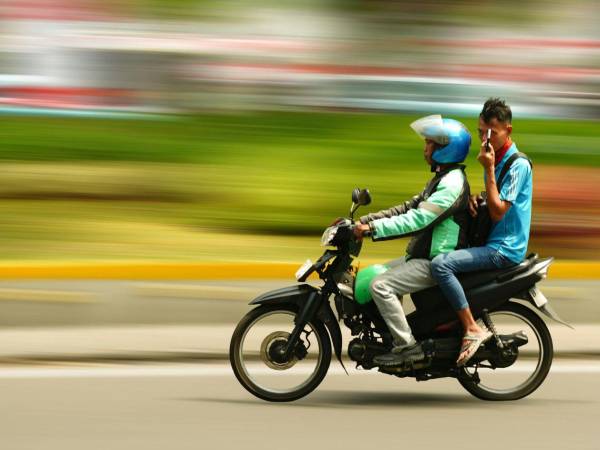 Quienes incumplan se exponen a multas de hasta cuatro salarios mínimos y al decomiso de la motocicleta.