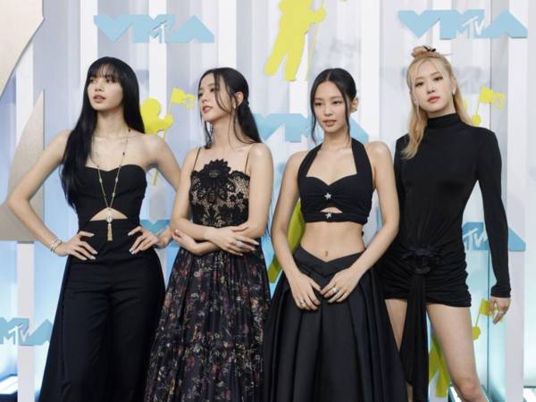 Fotografía de archivo de las integrantes de Blackpink, (de izq. a der.) Lisa, Jisoo, Jennie y Rose.