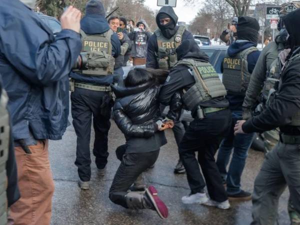 Las detenciones realizadas por ICE aumentaron 15 % en julio y alcanzaron las 49.571, la cifra mensual más alta del segundo mandato de Donald Trump.