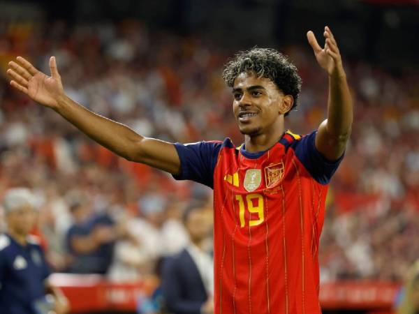 Yamal fue uno de los grandes protagonistas del partido y celebró con mucha emoción uno de los dos goles que marcó con la selección española.