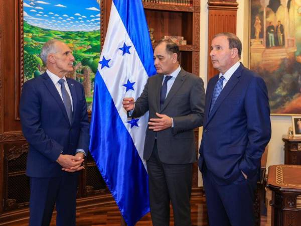 El presidente Nasry Asfura se reunió con ejecutivos de Chiquita Brands.