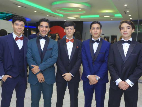 Seniors 2026 de la Seran School: Rodrigo Amaya, Diego González, David Tróchez, Giovanni Gaido y Sergio Robelo.