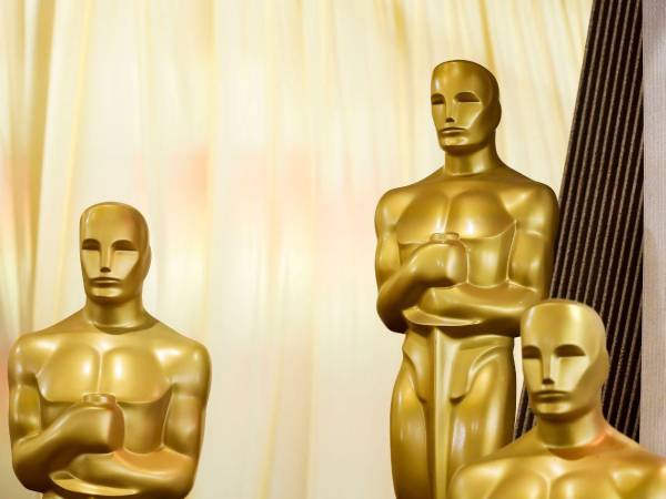 Réplicas de estatuas de los Oscar en la alfombra roja de la 97a ceremonia anual de los Premios de la Academia en el Dolby Theatre en el barrio de Hollywood de Los Ángeles, California, Estados Unidos, 02 de marzo de 2025. EFE/EPA/CAROLINE BREHMAN