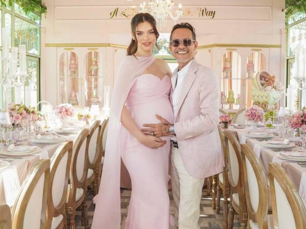 Nadia Ferreira y Marc Anthony están muy cerca de darle la bienvenida a su segunda bebé, pero antes de que eso ocurra se reunieron con algunos de sus amigos para un espectacular 'baby shower' este fin de semana.