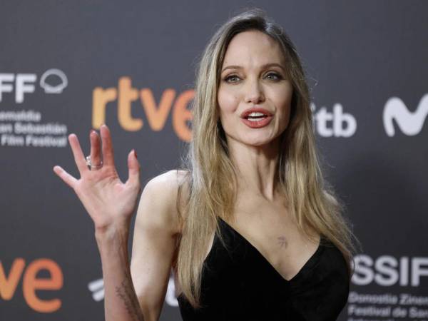 La actriz Angelina Jolie durante la rueda de prensa de presentación de 'Couture' en el Festival de Sebastián.