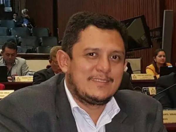 Edgardo Casaña, diputado del partido Libertad y Refundación (Libre).