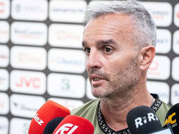 Pablo Lavallén en conferencia de prensa previo al duelo ante Platense en San Pedro Sula.